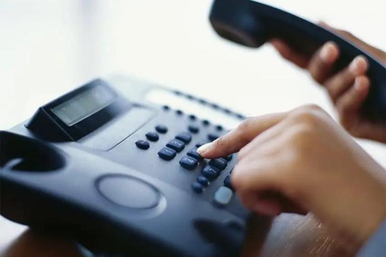 hand dialing on telephone